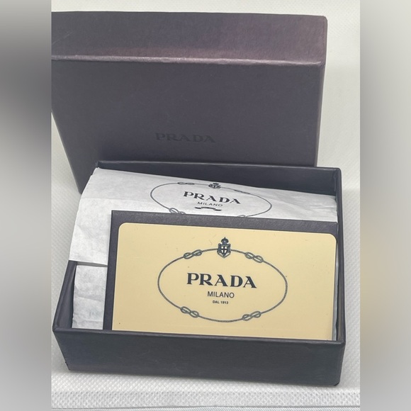 PRADA RASO METAL KEY HOLDER. FULL INCLUSION NEW IN BOX. AUTHENTICITY CARD   🖤 - Picture 1 of 8